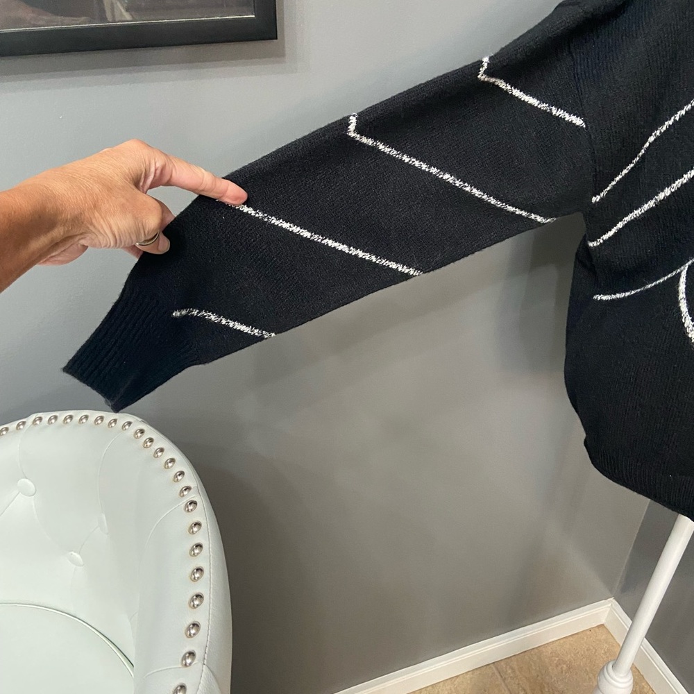 NWT KARL Lagerfeld Black/White Womens Long Sleeve Sweater SzL   Abstract Lines - Picture 8 of 17